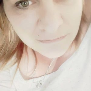 Meet your Posher, Lorrie